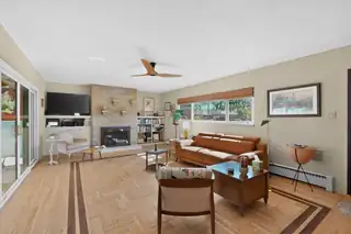 806 Hermosa Drive NE 