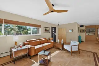 806 Hermosa Drive NE 