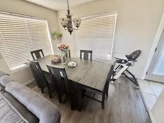 1139 Avenida Las Vistas NW 