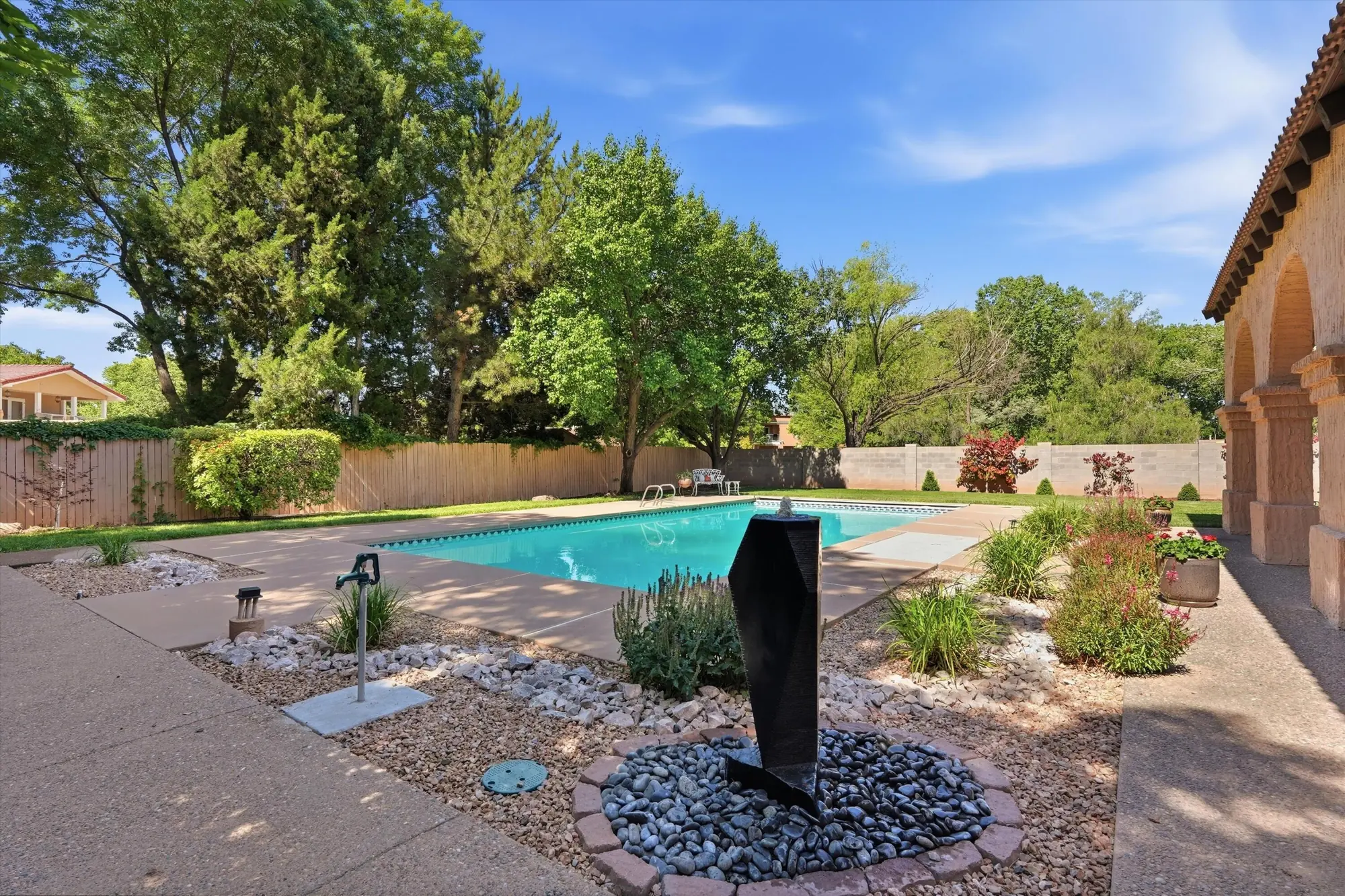 1022 Camino Ranchitos NW