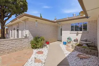 4806 Dona Rowena Avenue NE 