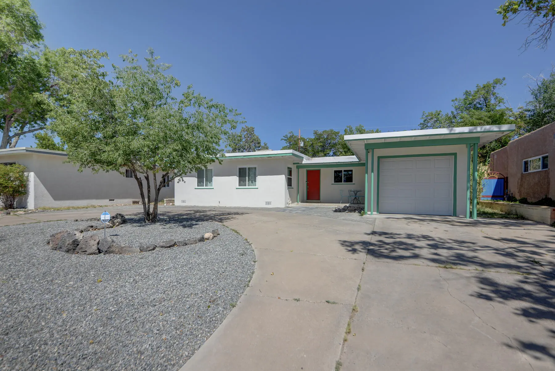 324 Chula Vista Place NE