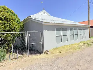 904 W 1st Street 
