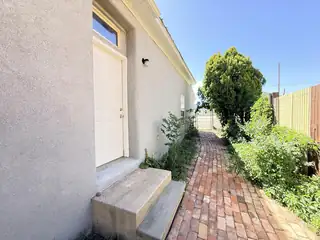 904 W 1st Street 