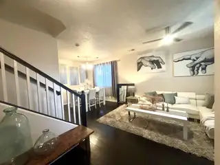 1901 Cortina Loop SE 