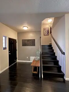 1901 Cortina Loop SE 