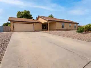 14 Milton Loop, Los Lunas 