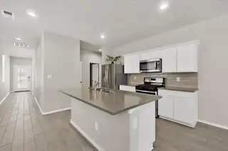 909 Tazanita Loop SE 