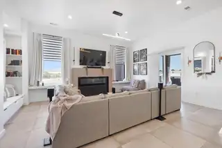 10 E Serena Lane 