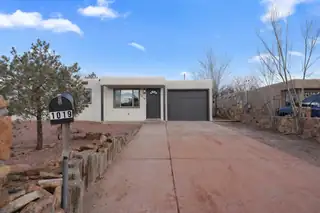 1019 Santa Clara Drive, Santa Fe
