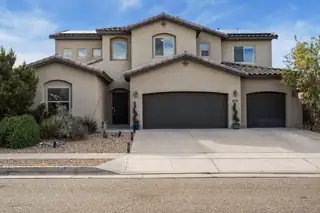 2613 La Luz Circle NE 