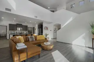 2613 La Luz Circle NE 