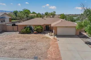 4304 Quartz Drive NE 