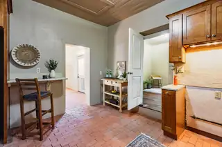 5110 Guadalupe Trail NW 