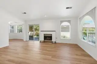 10804 Griffith Park Drive NE 