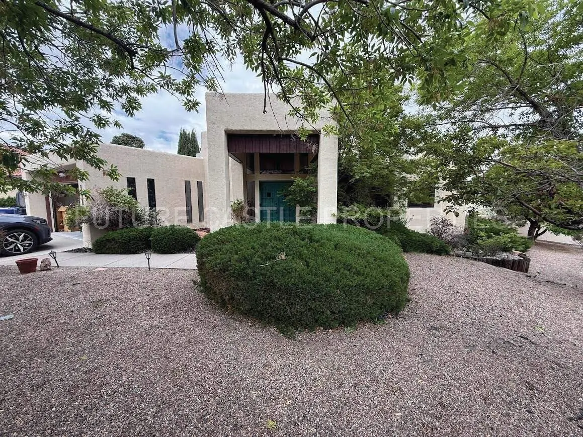 5021 Calle Del Cielo NE