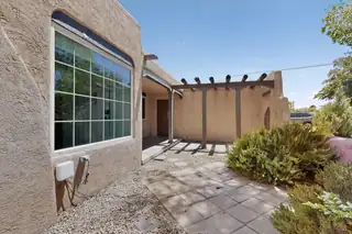716 Loma Vista Drive NE 