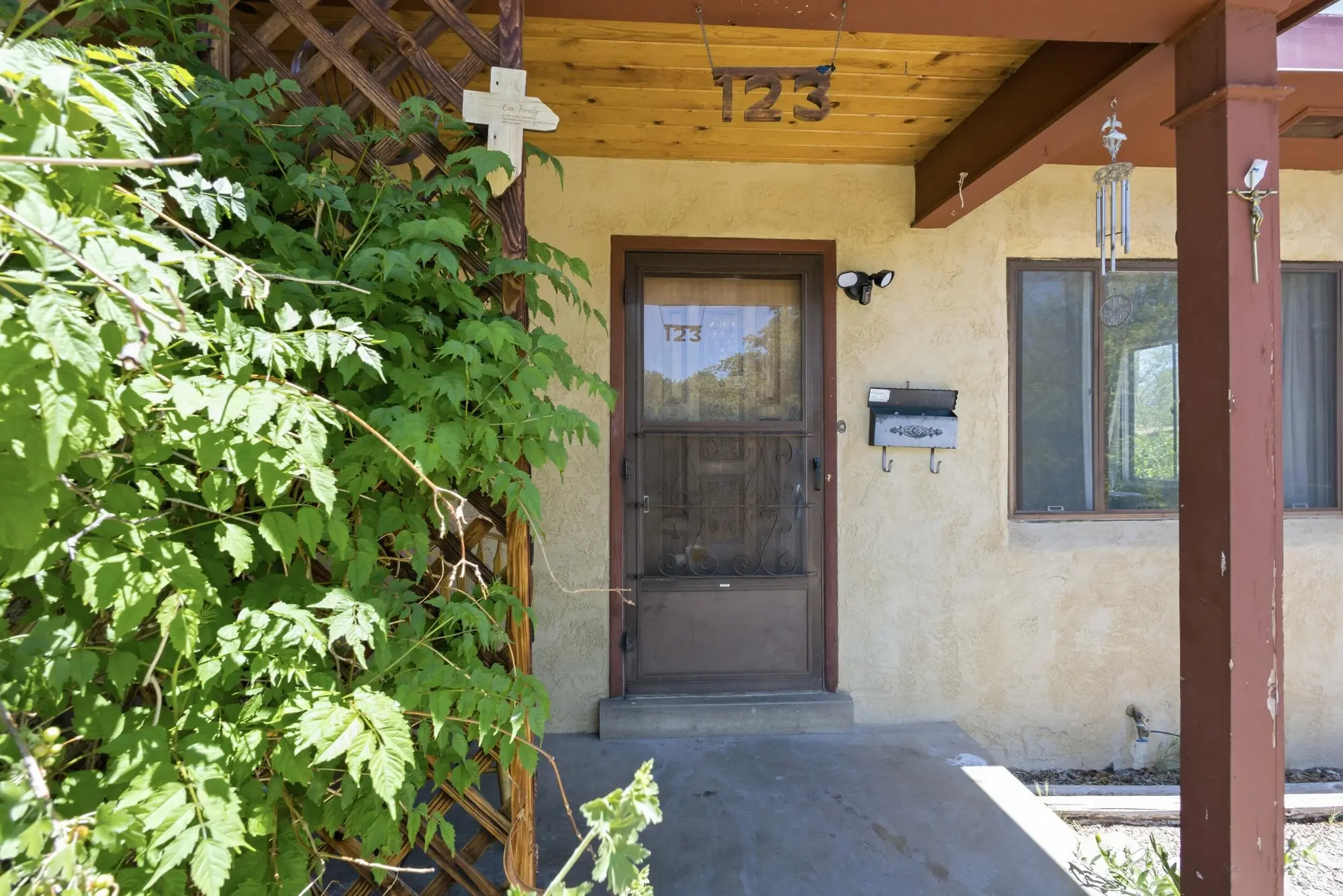 123 Placita De Oro