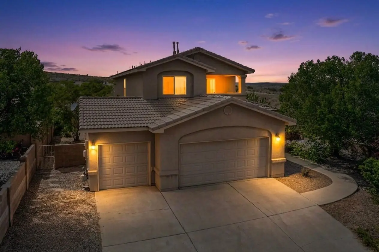 929 Loma Pinon Loop NE