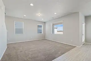 2401 Eglisfield Loop NE 