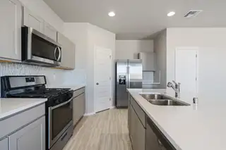 2401 Eglisfield Loop NE 