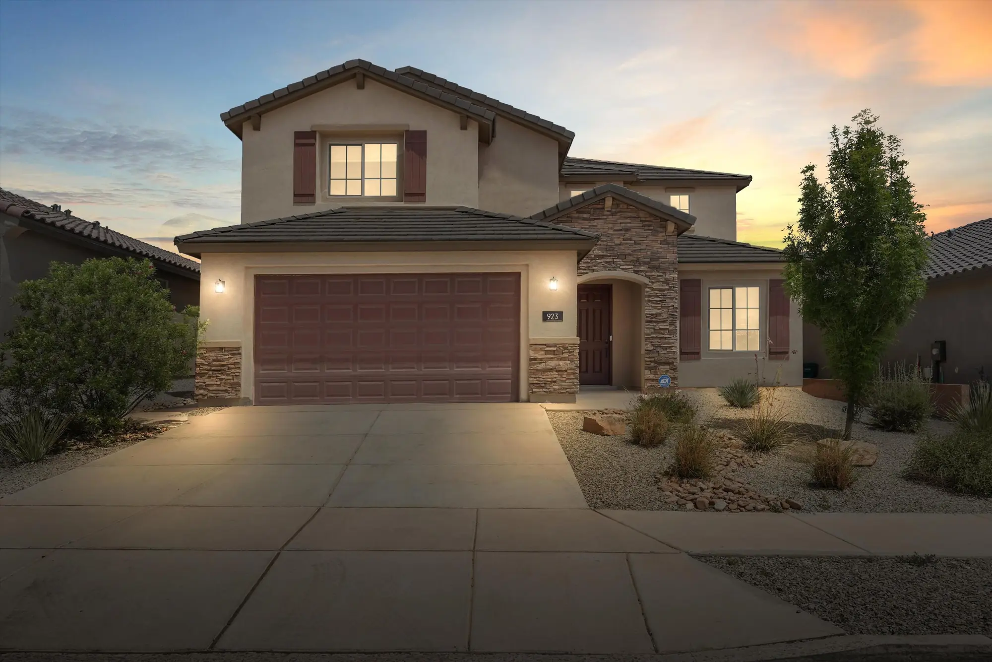 923 Zafiro Road SE