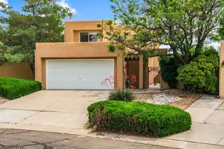 4922 Casa Del Oso NE 