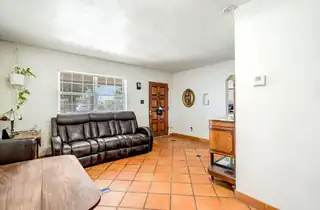 2712 Solano Drive NE 