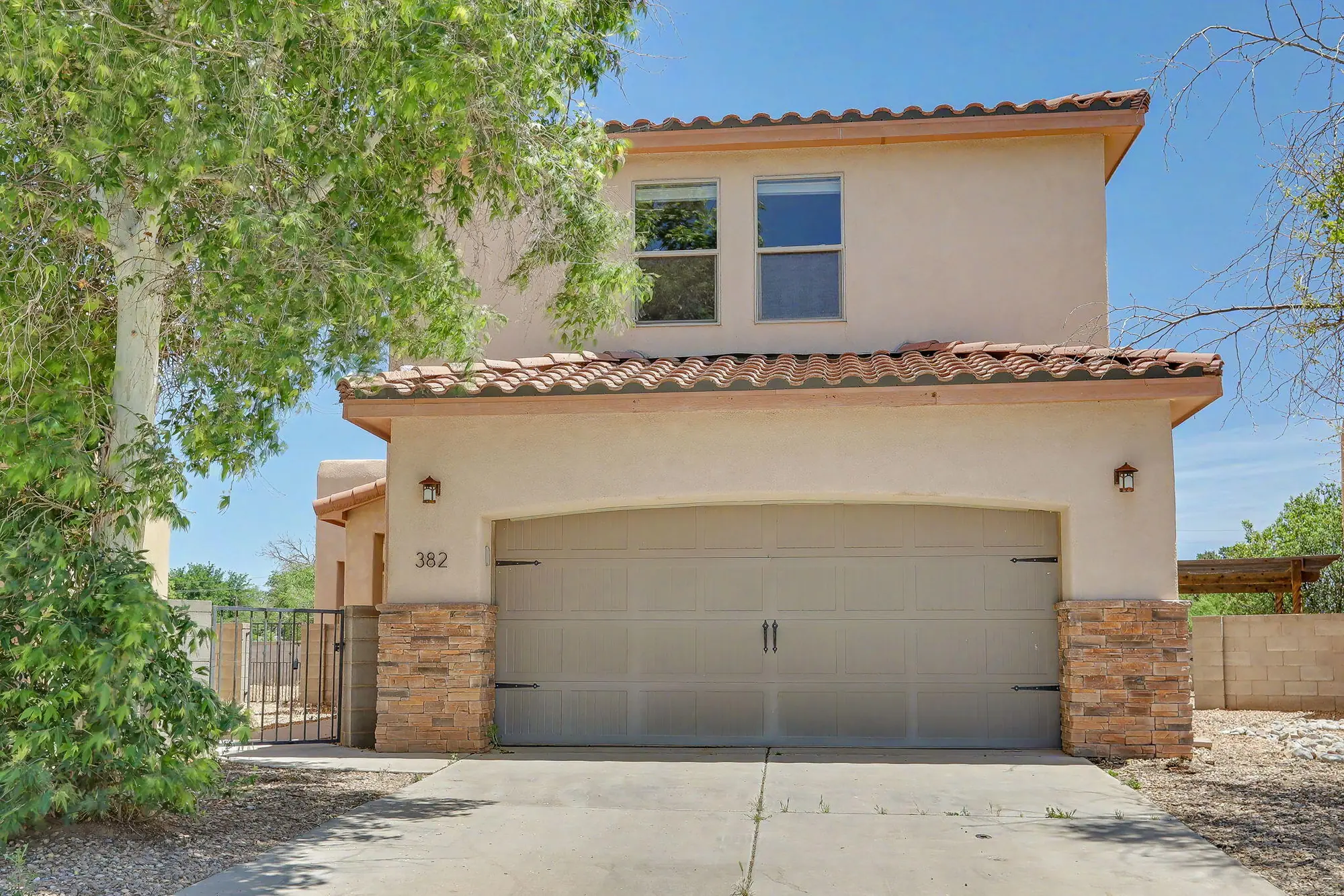 382 Coronado Lane NE