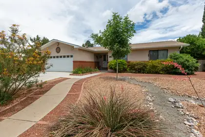 7609 Summer Avenue NE, Albuquerque