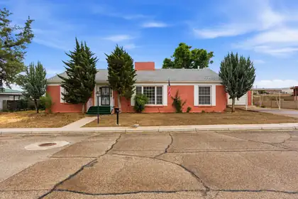 1515 W Reinken Avenue, Belen