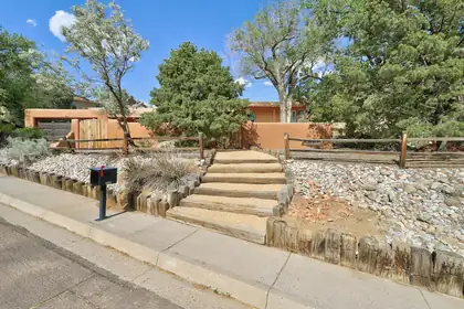 510 Camino De La Sierra NE, Albuquerque