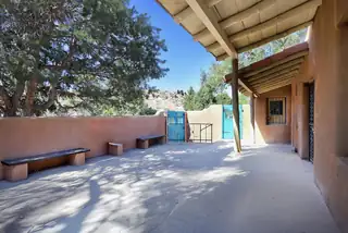 510 Camino De La Sierra NE 