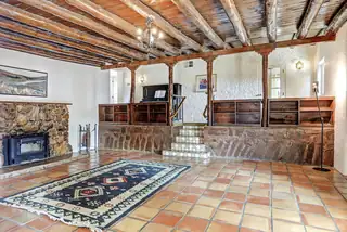 510 Camino De La Sierra NE 