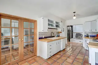510 Camino De La Sierra NE 