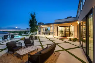 1524 W Ella Drive 