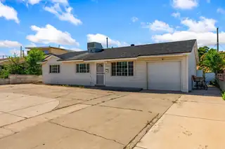 3808 Candelaria Road NE 