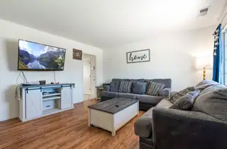 3808 Candelaria Road NE 