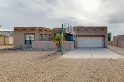 624 5th Street NE, Rio Rancho 