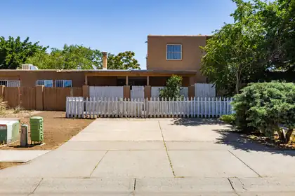 208 La Vida Nueva Del Oeste SW, Albuquerque