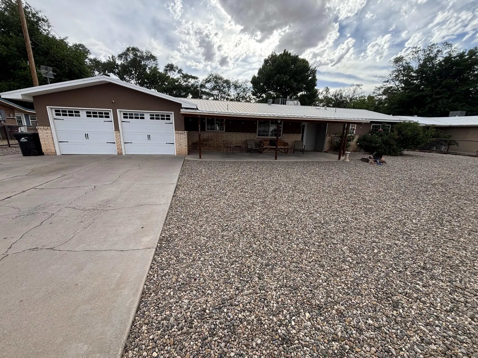 375 RANCHITOS Road