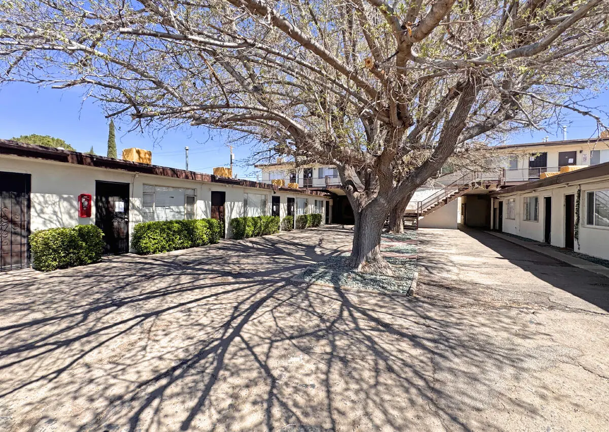 1008 Alvarado Drive SE