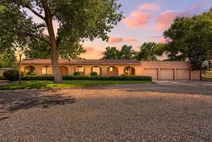 8805 Rio Grande Boulevard NW, Los Ranchos 