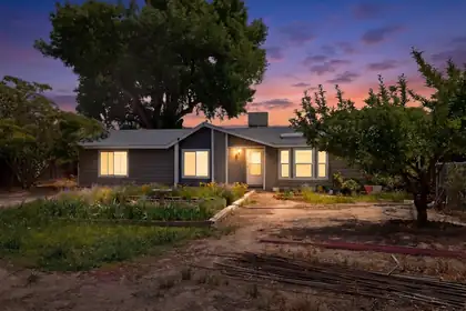 741 Garden Road SW, Albuquerque