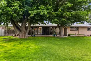 3527 Hendrix Road NE 