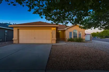 10230 Country Meadows Drive NW, Albuquerque
