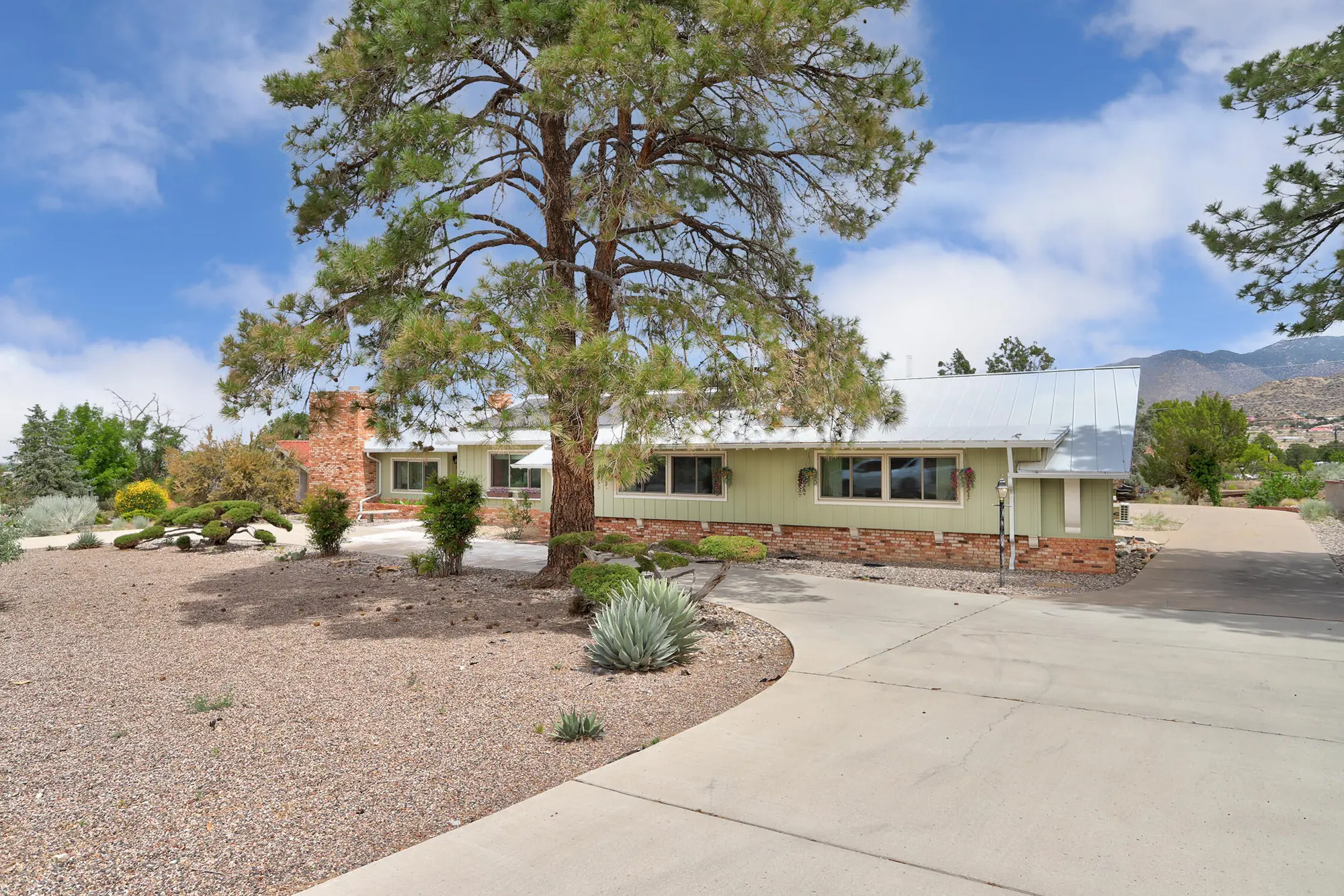 904 Stagecoach Road SE