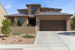 2802 Kings Canyon Loop NE 