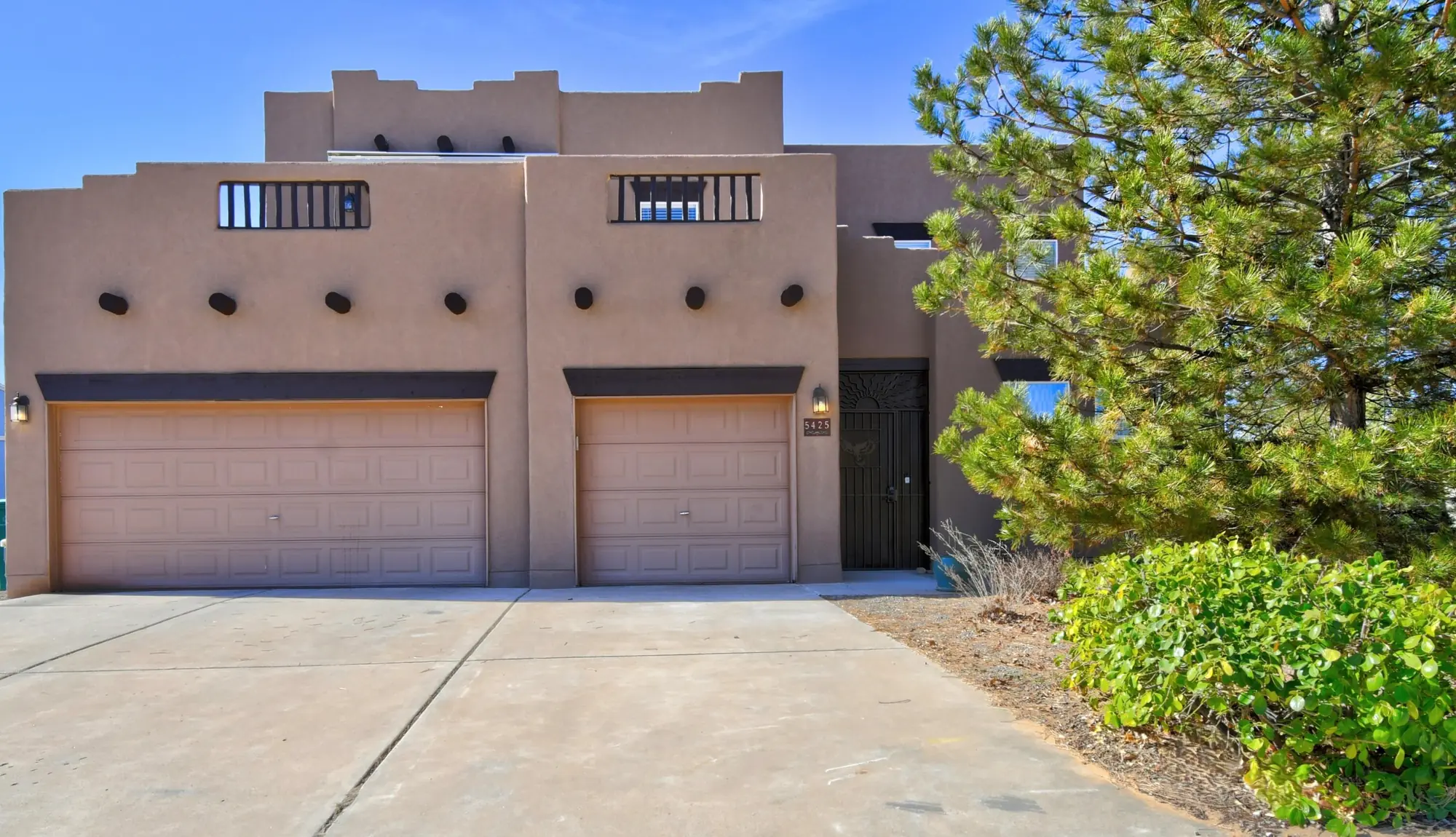 5425 Roosevelt Loop NE