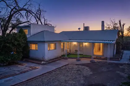 631 Vineyard Road NE, Albuquerque 